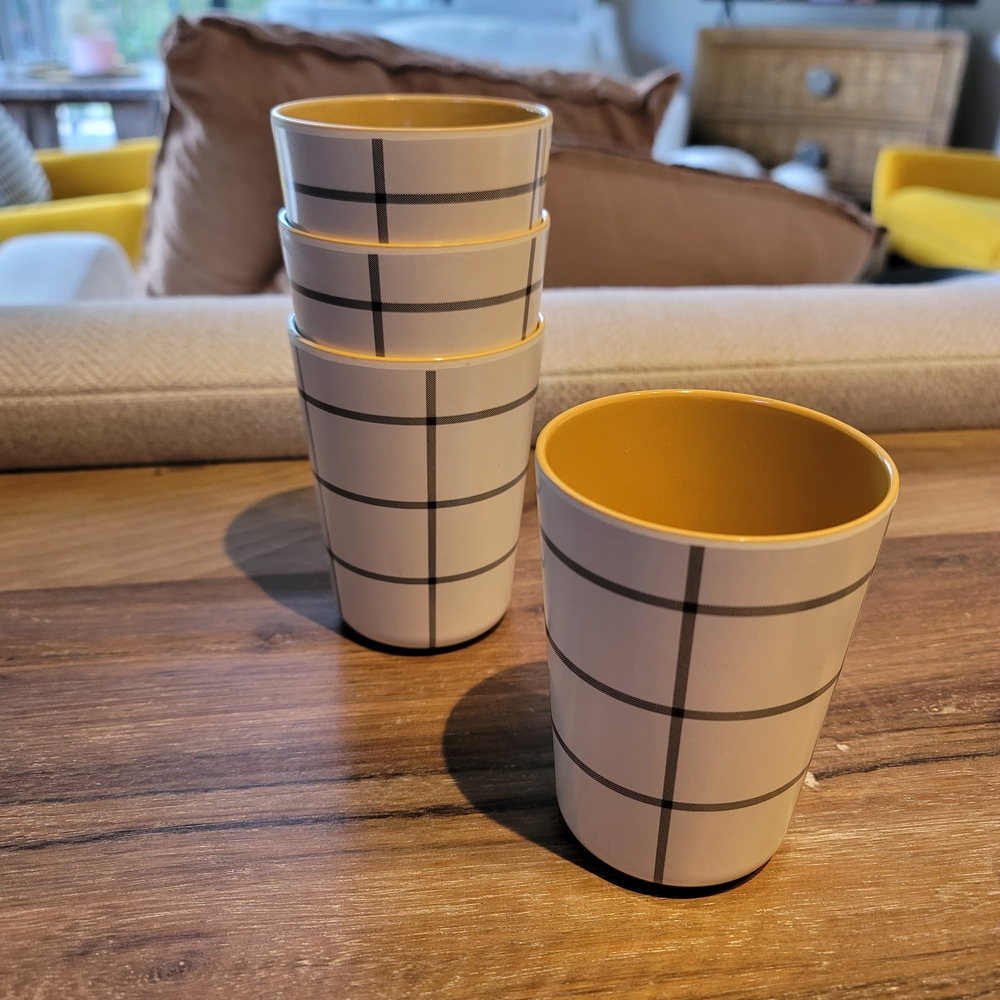 Set of 4 Grid Pattern Cups with Yellow Interior Threshold